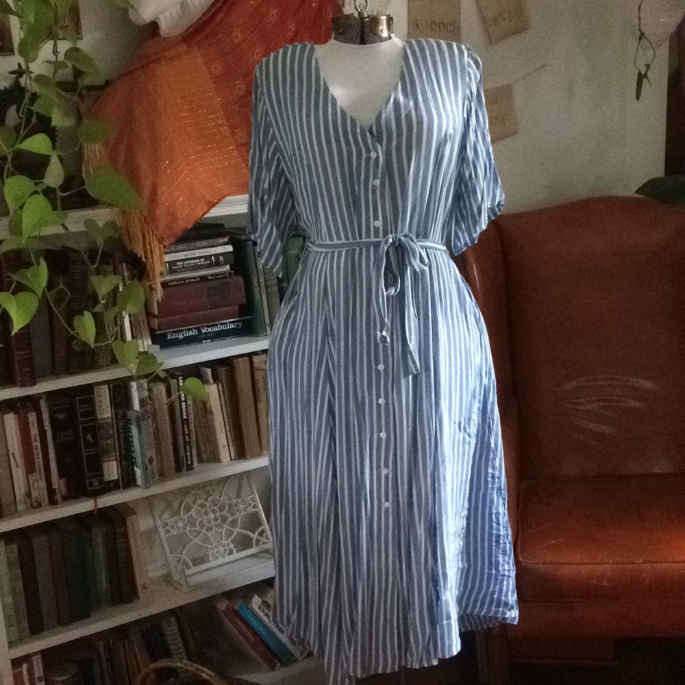 holiday SZ XL striped, button-down viscose dress